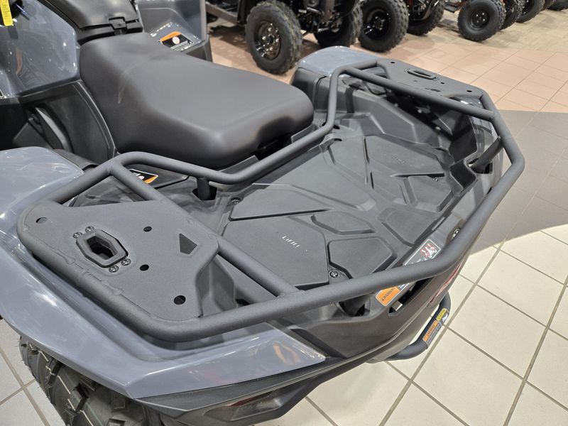 2025 Can-Am OULANDER 700 GRANITE GRAY Image 9