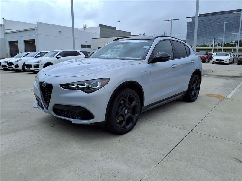 New 2026 Alfa Romeo Stelvio AwdImage 2