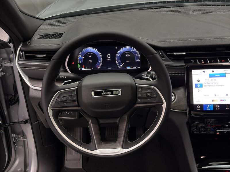 New 2025 Jeep Grand Cherokee L Limited 4x4Image 10