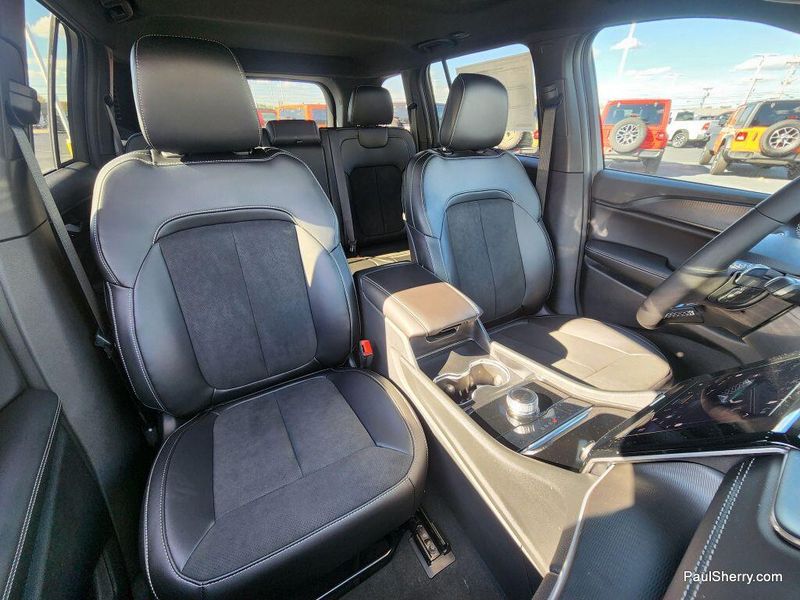 New 2025 Jeep Grand Cherokee Altitude X 4x4