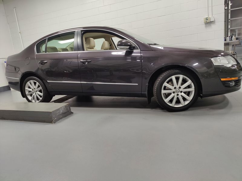 2010 Volkswagen Passat Sedan Komfort w/SunroofImage 3