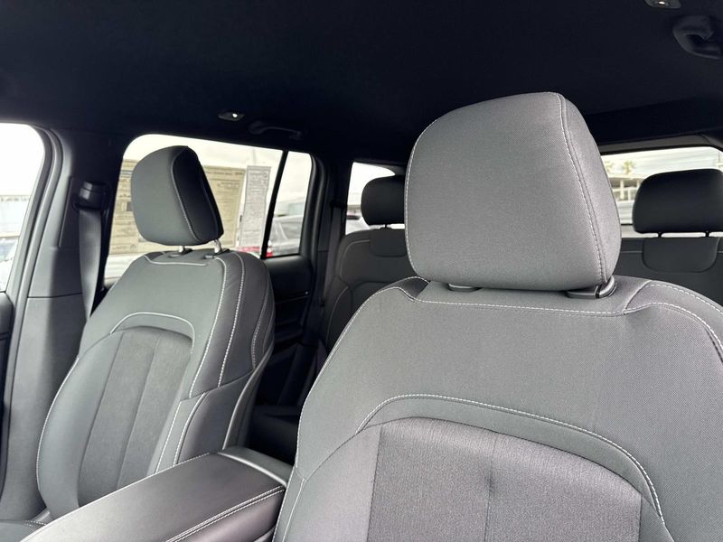New 2026 Jeep Grand Cherokee Laredo 4x2