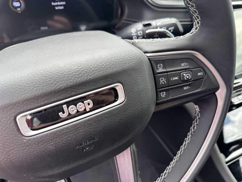 New 2025 Jeep Grand Cherokee Laredo X 4x4Image 25