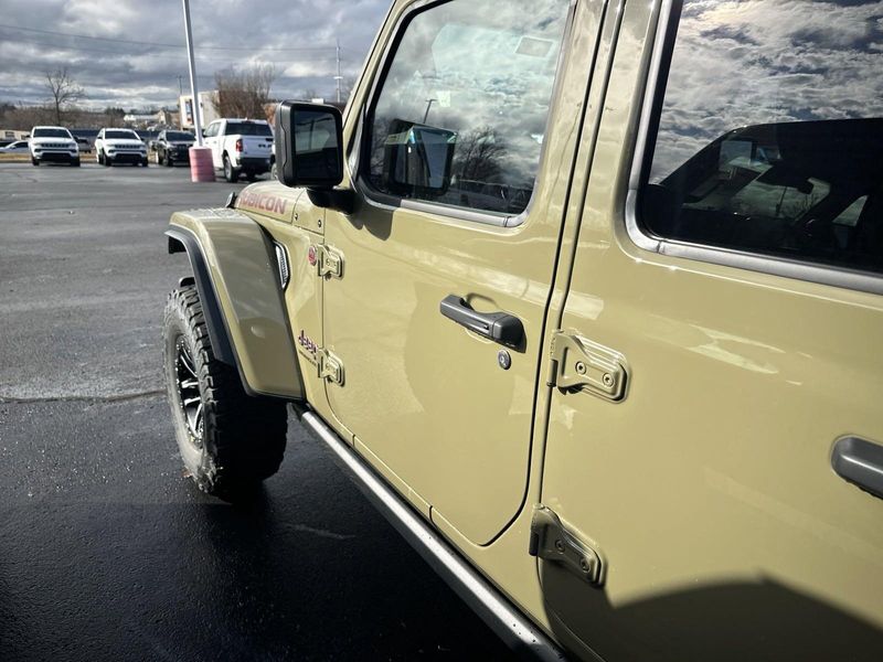 2025 Jeep Wrangler 4-door Rubicon XImage 12