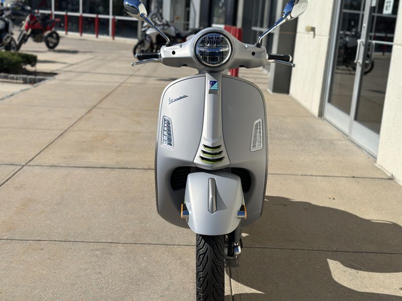 2024 Vespa GTS 300 SUPERTECH  in a GRIGIO ENT exterior color. Cross Country Powersports 732-491-2900 crosscountrypowersports.com 