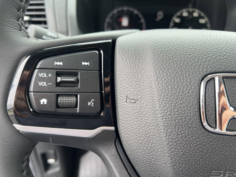 2025 Honda Odyssey EX-LImage 11