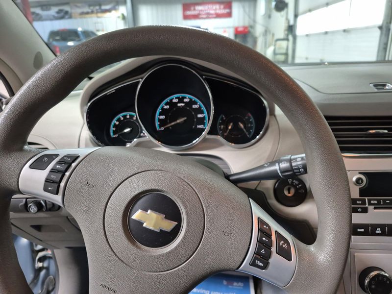 2009 Chevrolet Malibu LT w/1LTImage 24