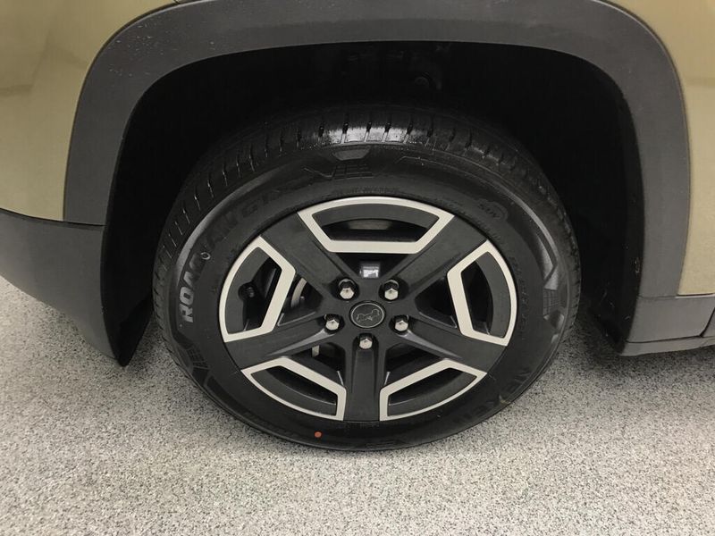 New 2026 Jeep Cherokee Laredo 4x4Image 2