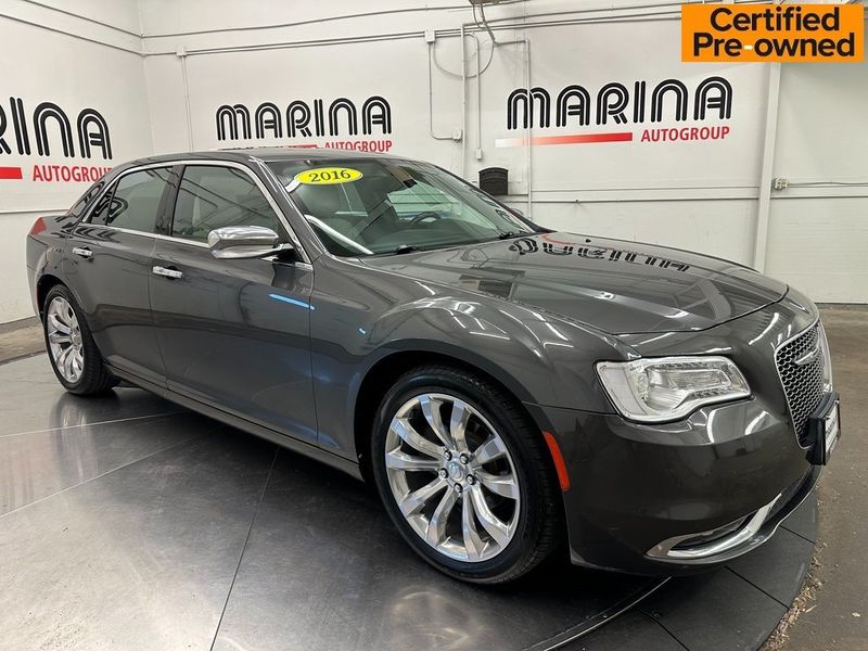 2016 Chrysler 300C BaseImage 1