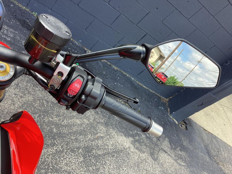 New 2025 Ducati STREETFIGHTER V2S 