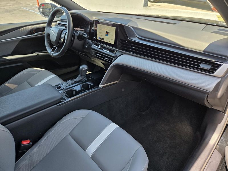 Used 2025 Toyota Camry SE (Natl)