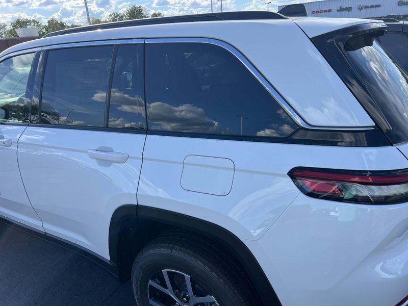 New 2025 Jeep Grand Cherokee Limited 4x4Image 10