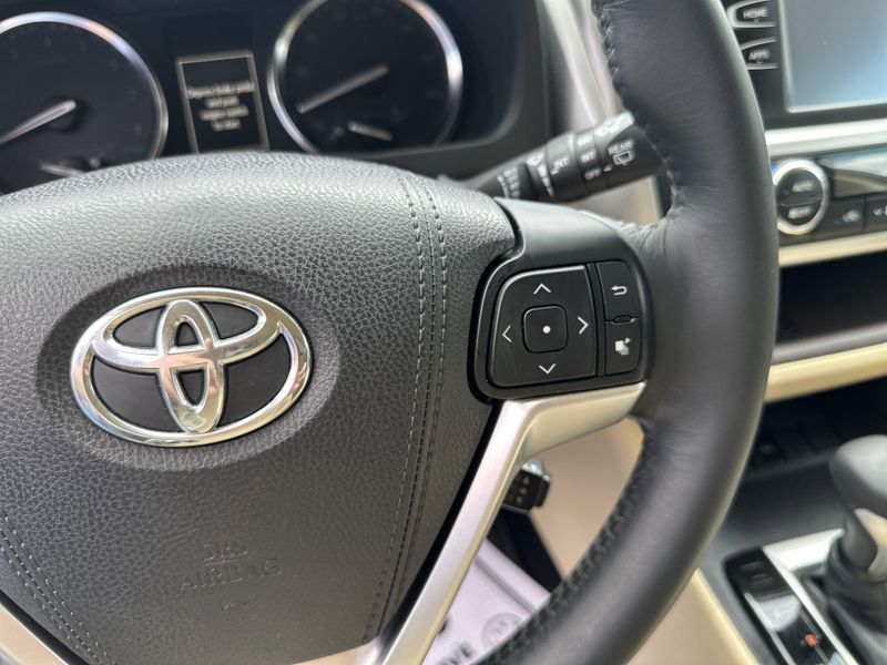 Used 2015 Toyota Highlander XLEImage 27