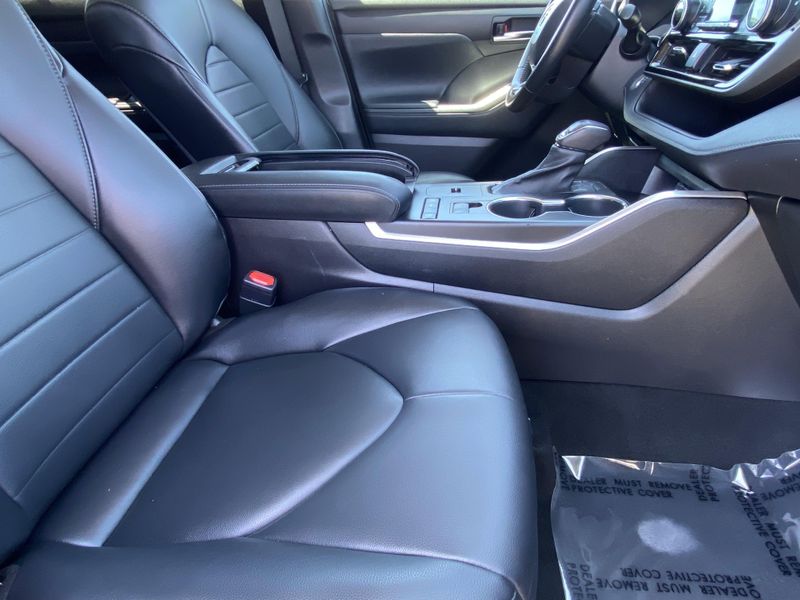 2021 Toyota Highlander XLEImage 12