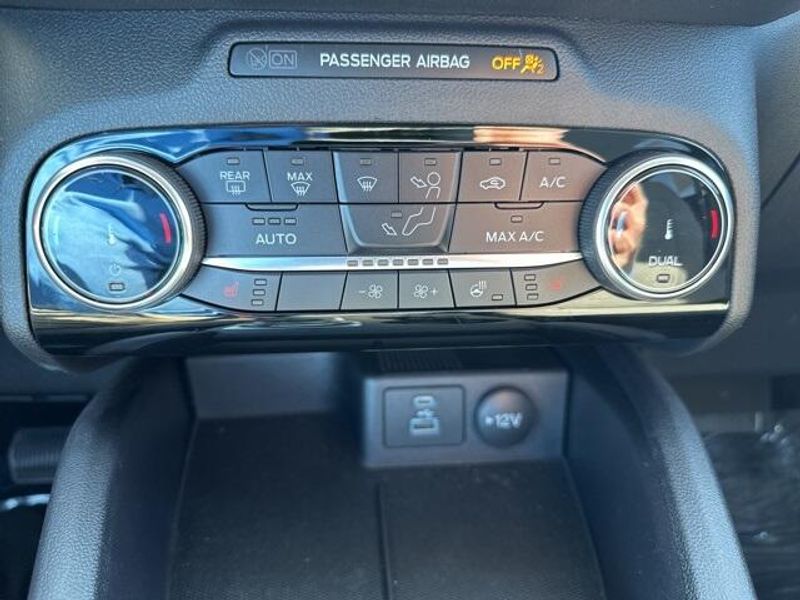 2022 Ford Escape SEImage 30