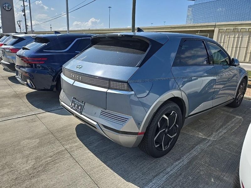 Used 2023 Hyundai IONIQ 5 LimitedImage 3