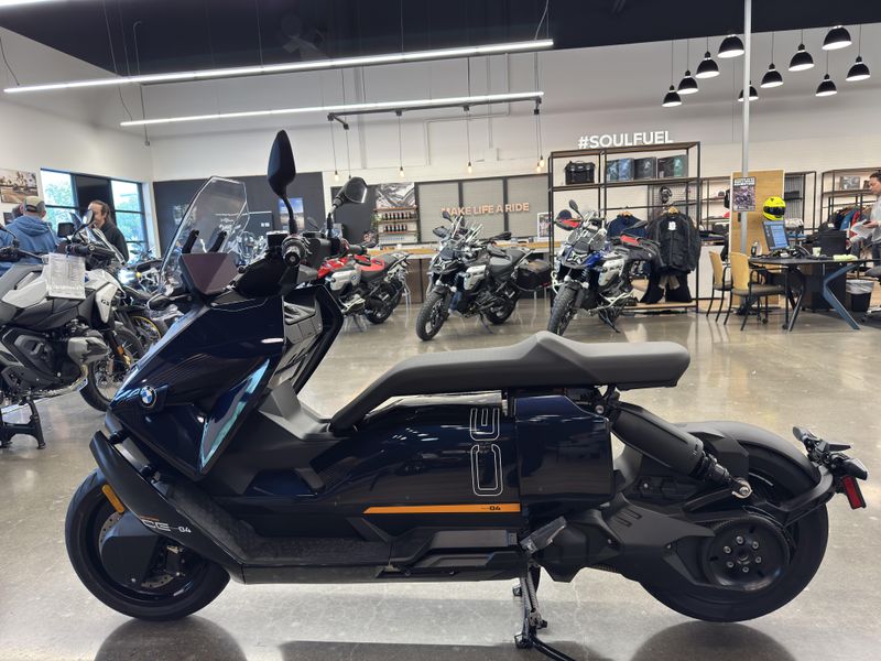 2024 BMW CE 04 - IMPERIAL BLUE METALLIC 