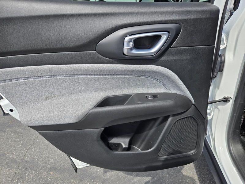Used 2022 Jeep Compass Latitude FWD