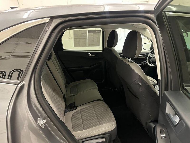 2021 Ford Escape SEImage 24