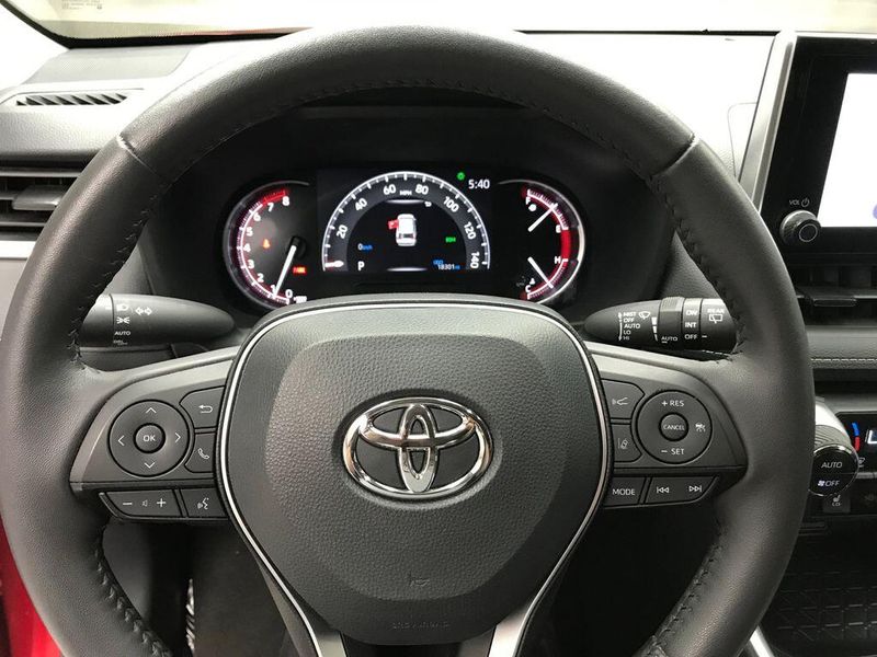 Used 2025 Toyota RAV4 XLEImage 6
