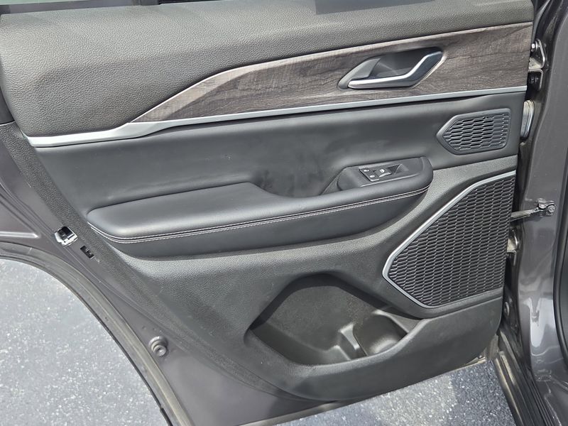 2023 Jeep Grand Cherokee Base photo 20
