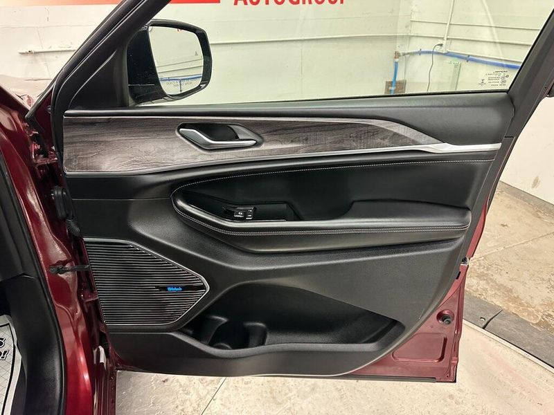 2021 Jeep Grand Cherokee L OverlandImage 34