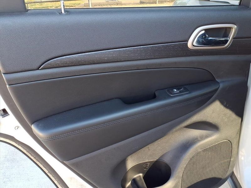 Used 2017 Jeep Grand Cherokee LaredoImage 25