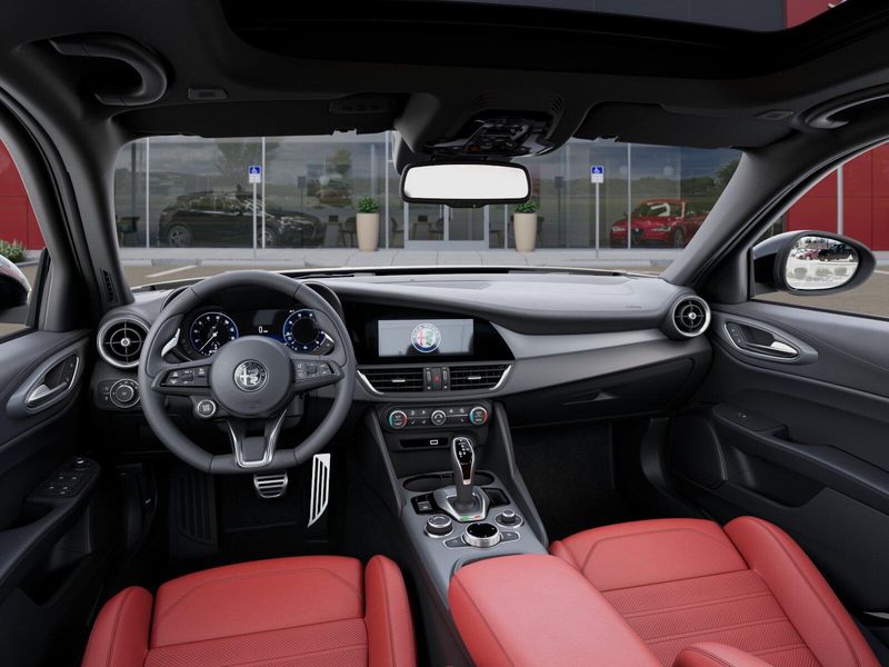 New 2025 Alfa Romeo Giulia AwdImage 8