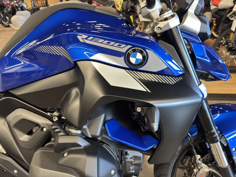 2026 BMW R 1300 R - RACING BLUE METALLIC 