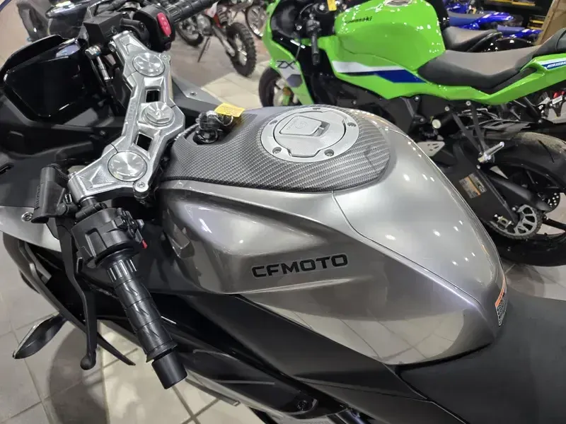 NEW 2026 CFMOTO 300SS Image 6