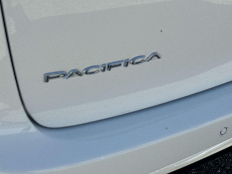 New 2027 Chrysler Pacifica Select Awd