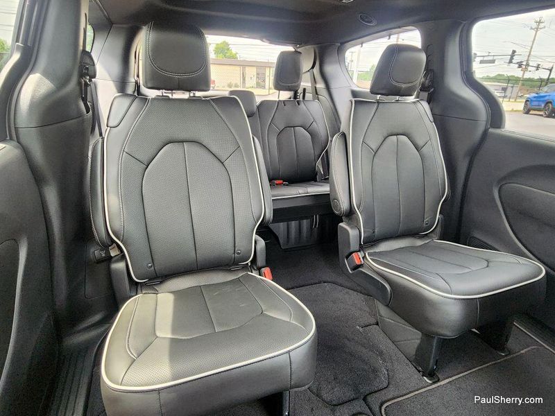 New 2025 Chrysler Pacifica LimitedImage 45