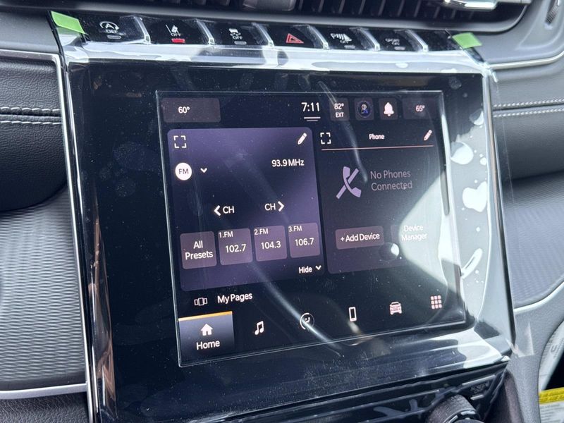 New 2026 Jeep Grand Cherokee Laredo 4x2