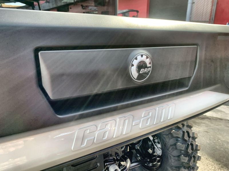 New 2026 Can-Am DEFENDER MAX LIMITED CAB HD11 Image 16