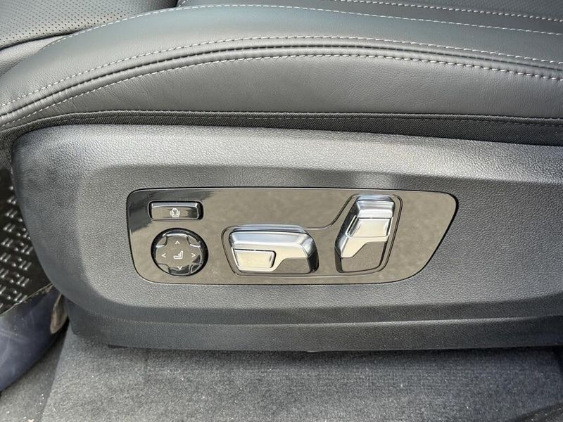 2025 BMW X7 M60iImage 20