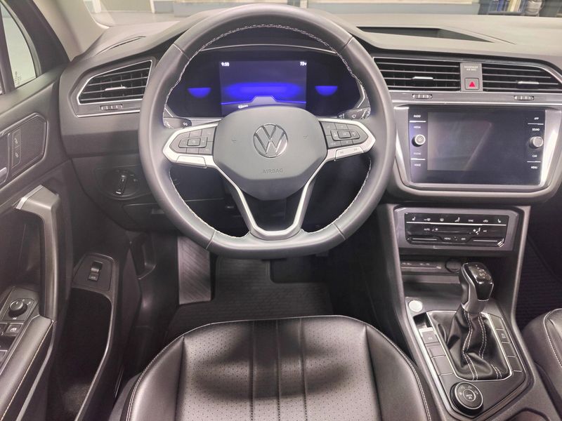 Used 2022 Volkswagen Tiguan SE AWD w/SunroofImage 19