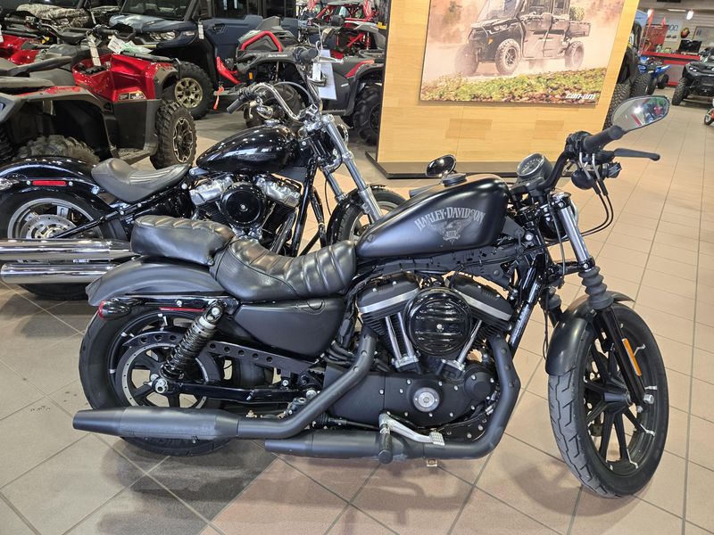 2017 HARLEY SPORTSTER IRON 883 BLACK Image 2