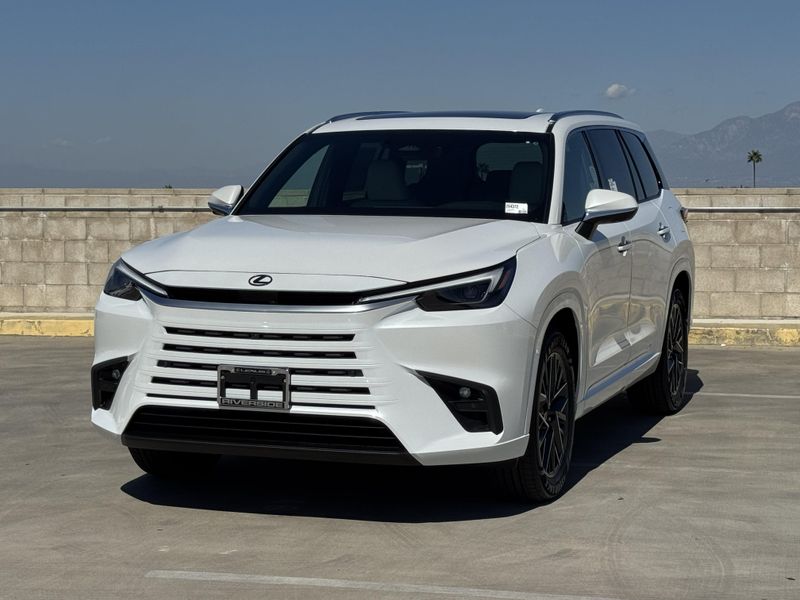 New 2026 Lexus NX 450h+ LuxuryImage 4