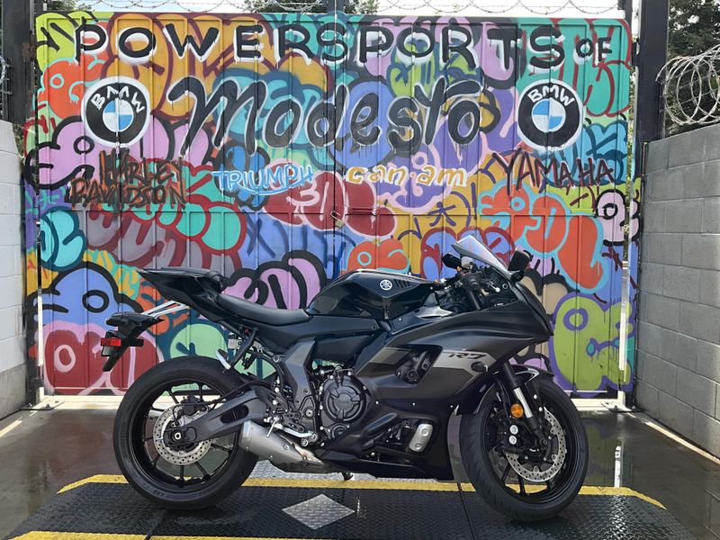 New 2025 Yamaha YZF-R7 Image 4