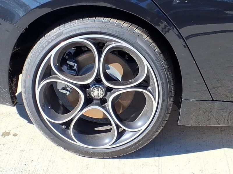 New 2025 Alfa Romeo Giulia RwdImage 6