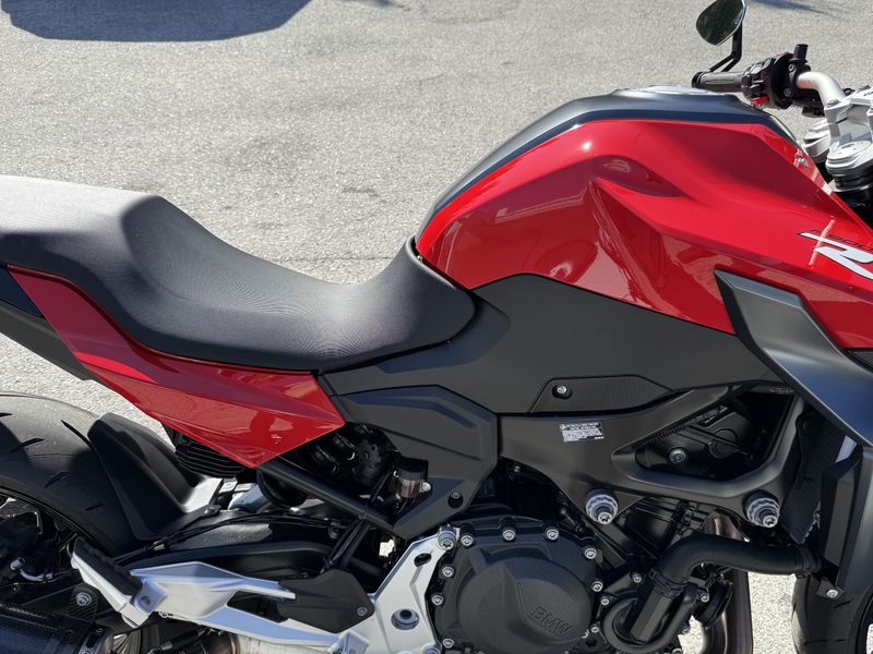 2024 BMW F 900 R Low