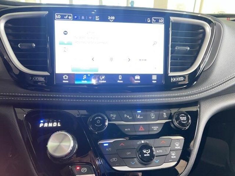 2025 Chrysler Pacifica SelectImage 22