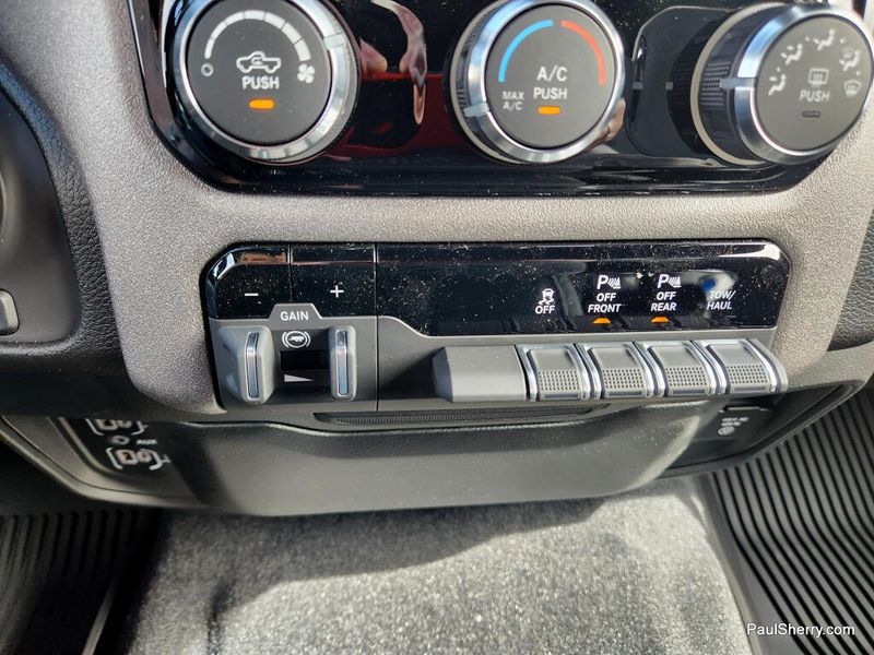 New 2026 RAM 1500 Warlock Crew Cab 4x4 5'7' Box