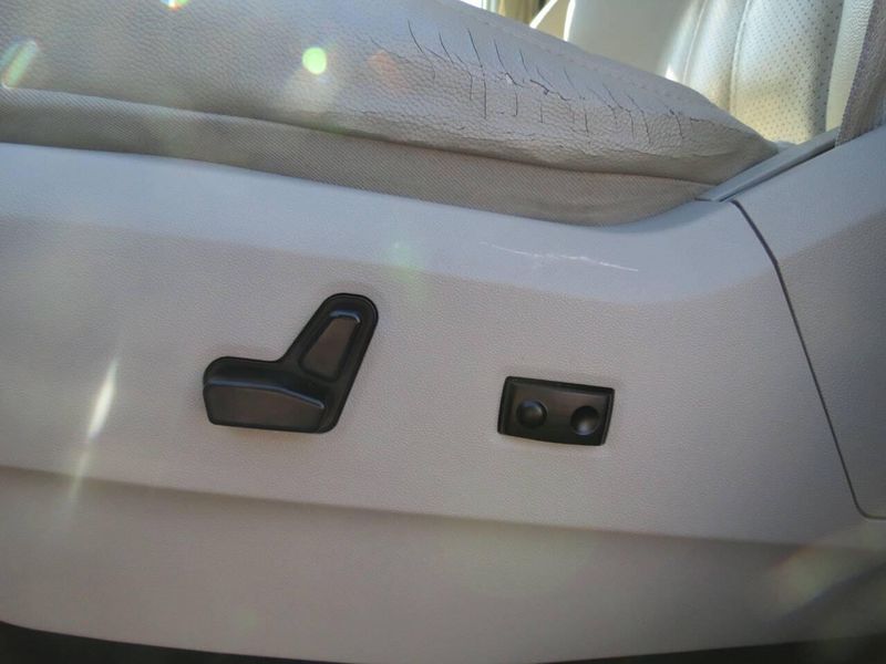 Used 2014 Chrysler Town & Country Touring L 4dr Mini VanImage 11