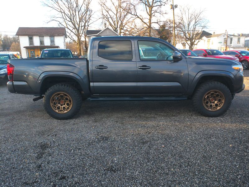 2021 Toyota Tacoma Image 2