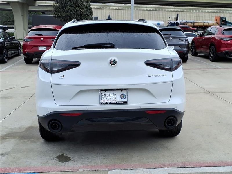 New 2025 Alfa Romeo Stelvio AWDImage 8