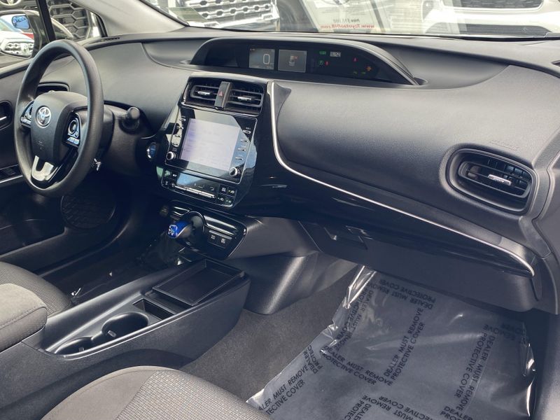 Used 2020 Toyota Prius LEImage 9