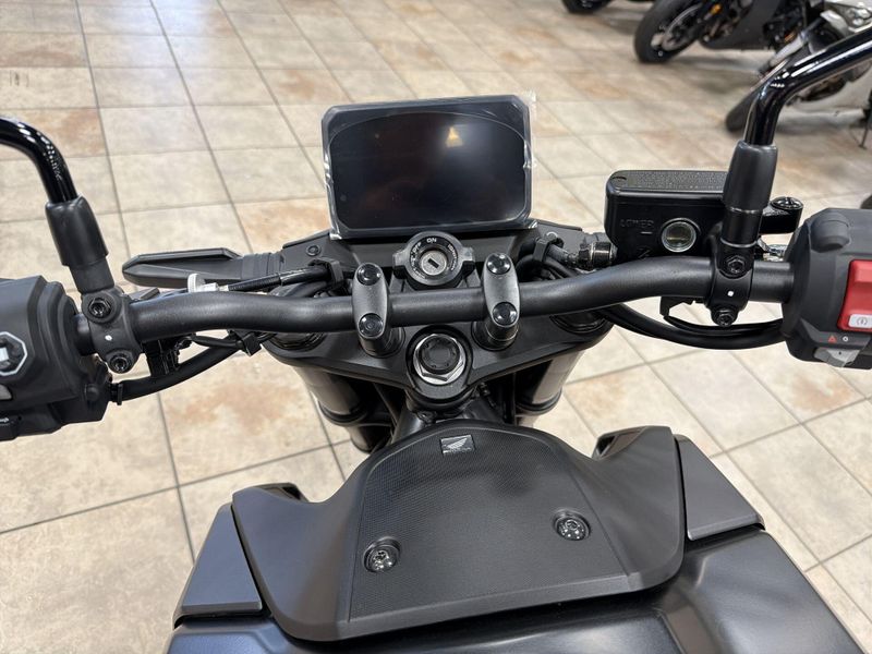 New 2025 Honda CB750 HORNET Image 25