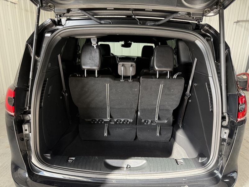 Used 2026 Chrysler Pacifica SelectImage 5