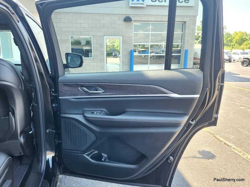 New 2026 Jeep Grand Cherokee L Laredo Altitude 4x4